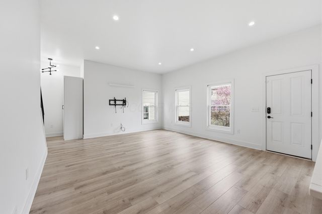 1102 Summit Street, Columbus, OH 43201