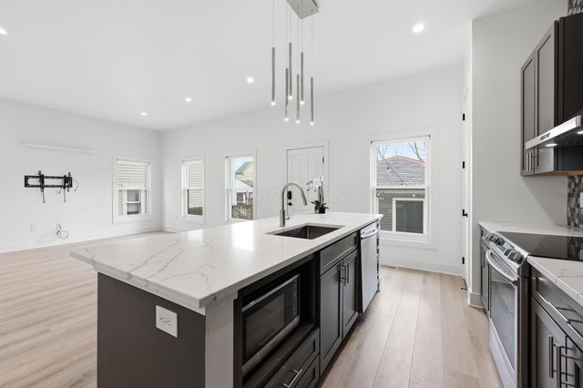 1102 Summit Street, Columbus, OH 43201
