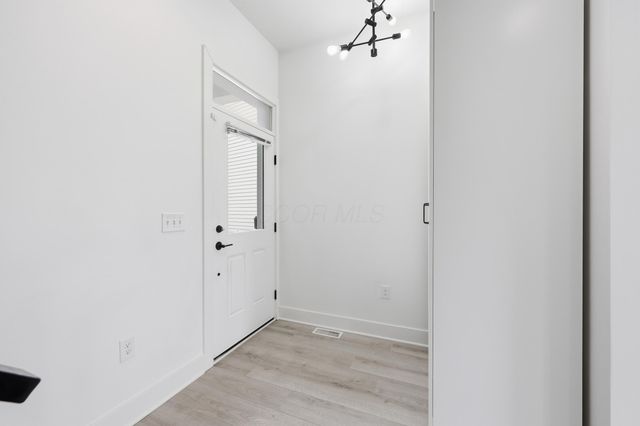 1102 Summit Street, Columbus, OH 43201