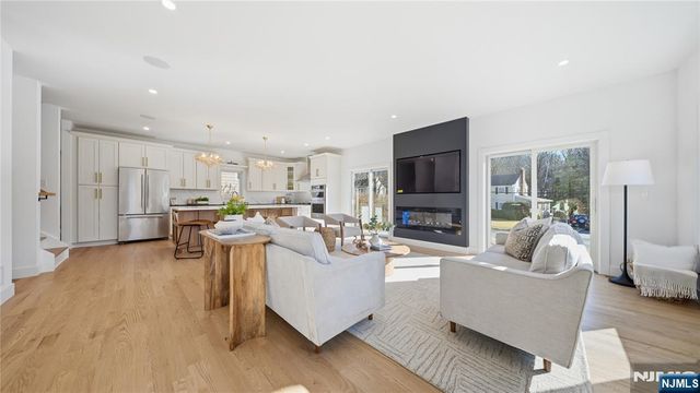 4 Hilltop, Essex Fells, NJ 07021