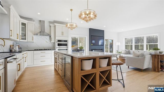 4 Hilltop, Essex Fells, NJ 07021