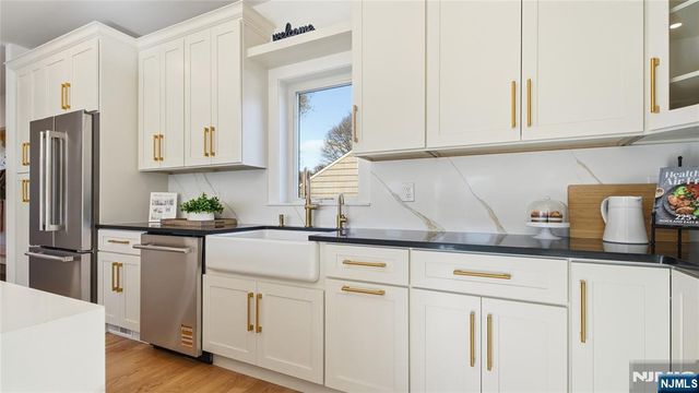 4 Hilltop, Essex Fells, NJ 07021