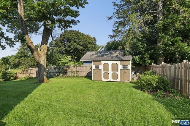 4 Hilltop, Essex Fells, NJ 07021