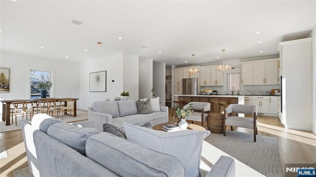 4 Hilltop, Essex Fells, NJ 07021