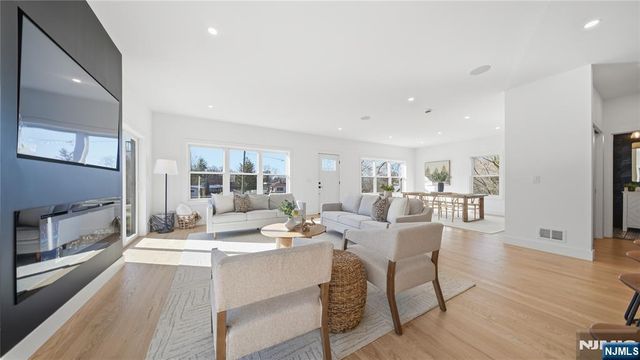 4 Hilltop, Essex Fells, NJ 07021