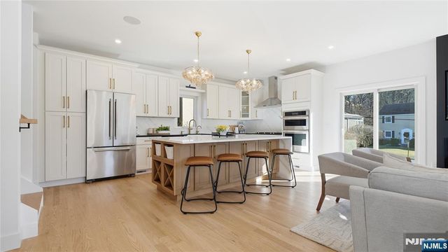 4 Hilltop, Essex Fells, NJ 07021