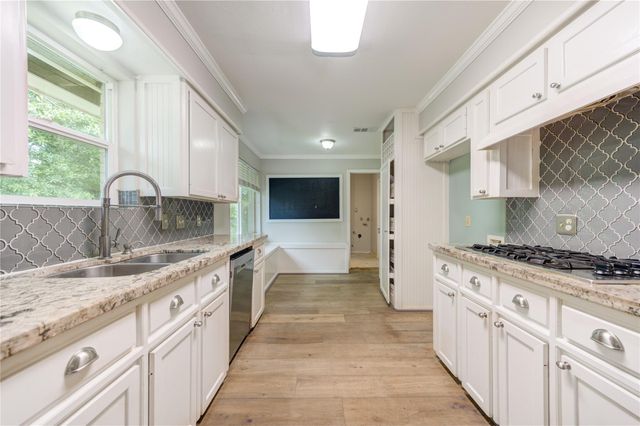 5019 Oak Forest Drive, Houston, TX 77018