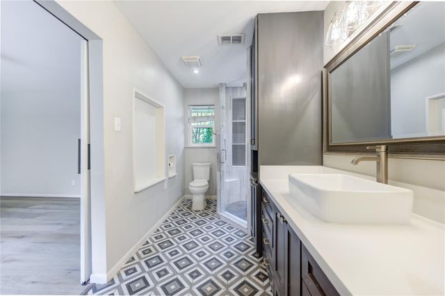 5019 Oak Forest Drive, Houston, TX 77018