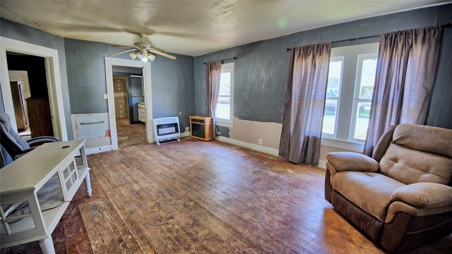 700 S Broad Street, St Jo, TX 76265