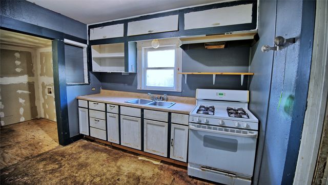 700 S Broad Street, St Jo, TX 76265