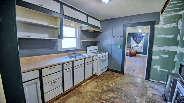 700 S Broad Street, St Jo, TX 76265
