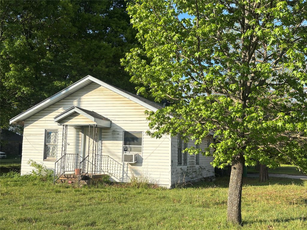 700 S Broad Street, St Jo, TX 76265
