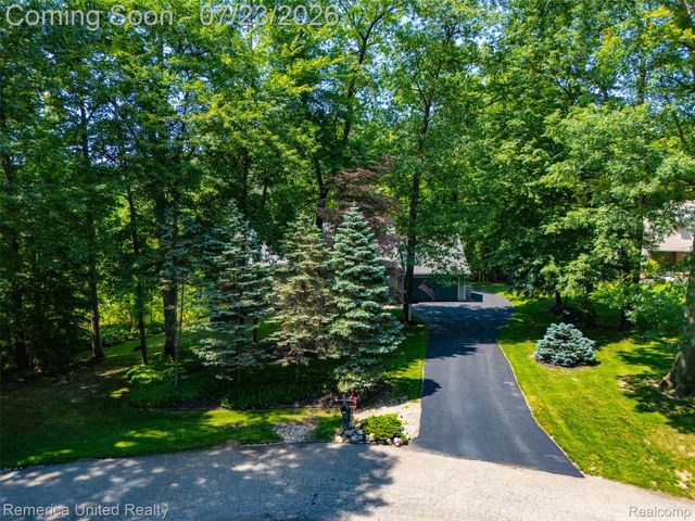 11922 Cody Creek Court, Green Oak Township, MI 48178