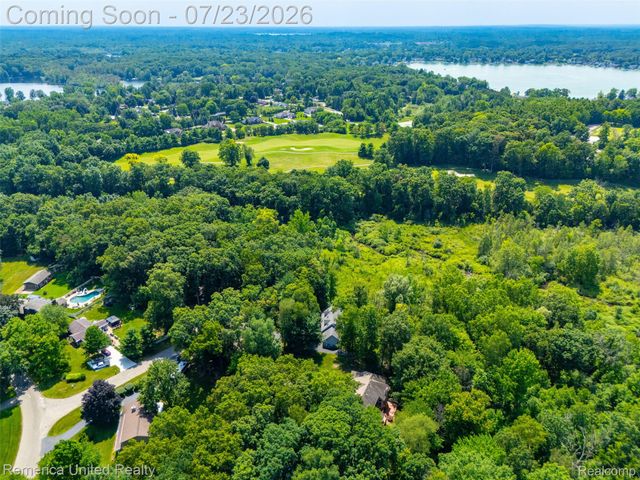 11922 Cody Creek Court, Green Oak Township, MI 48178