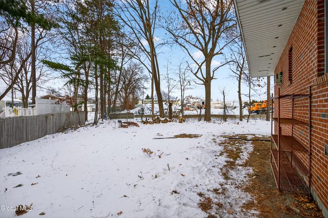 110 Southwoods Court, Rotterdam, NY 12306