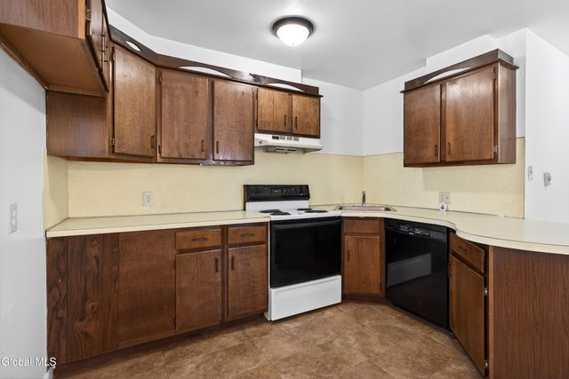 110 Southwoods Court, Rotterdam, NY 12306