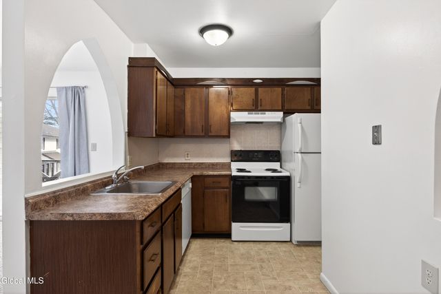 110 Southwoods Court, Rotterdam, NY 12306