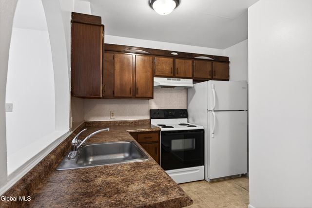 110 Southwoods Court, Rotterdam, NY 12306