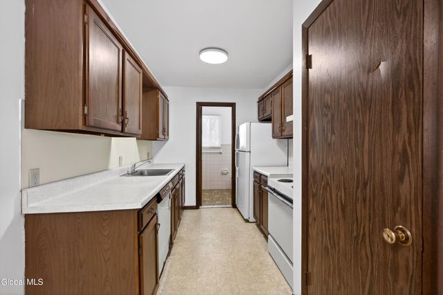 110 Southwoods Court, Rotterdam, NY 12306