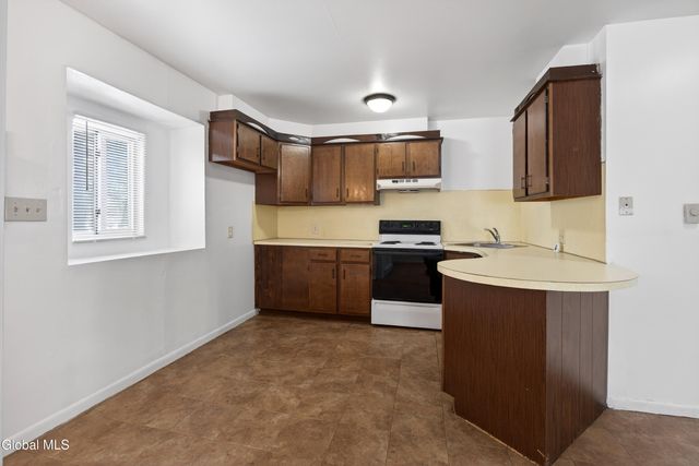 110 Southwoods Court, Rotterdam, NY 12306