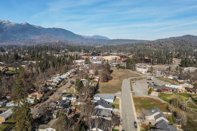 220 Fairway Drive, Weaverville, CA 96093