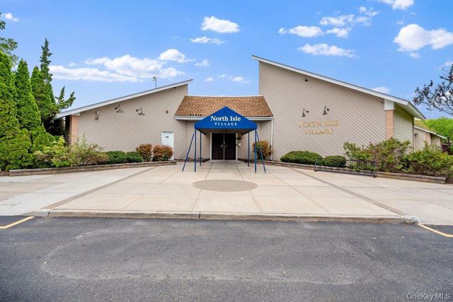 2 Idaho Court 2, Coram, NY 11727