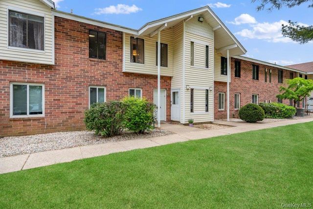 2 Idaho Court 2, Coram, NY 11727