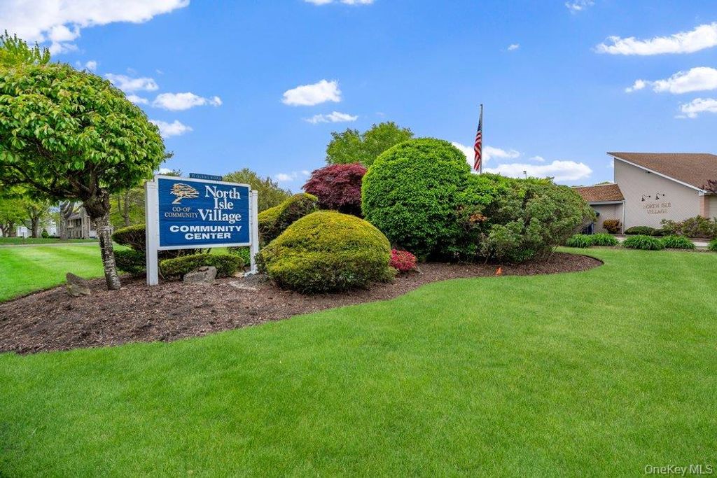 2 Idaho Court 2, Coram, NY 11727