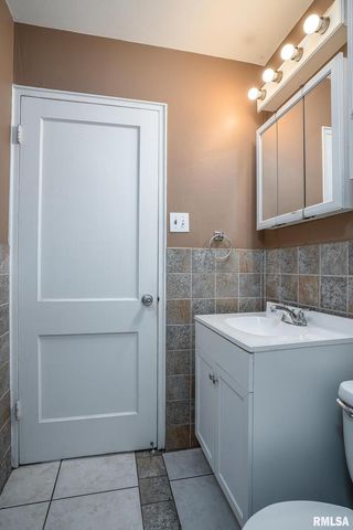 1310 39TH Street, Moline, IL 61265