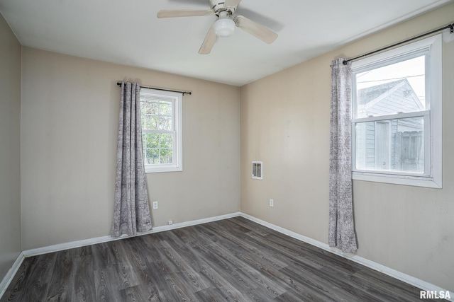 1310 39TH Street, Moline, IL 61265