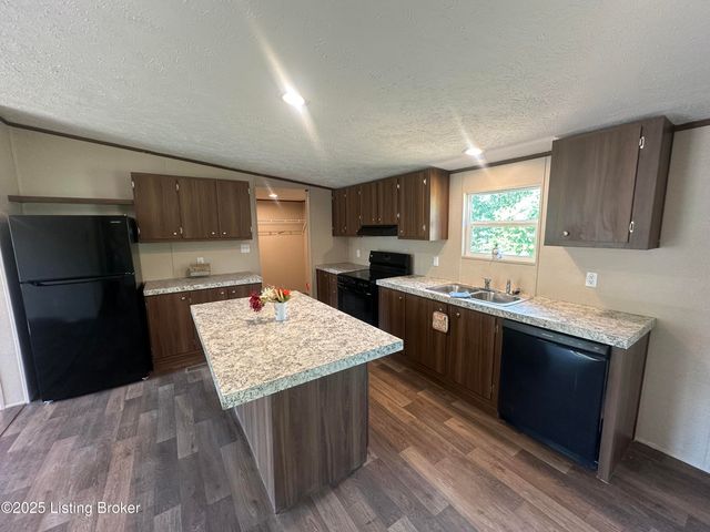 106 N Center St, Irvington, KY 40146