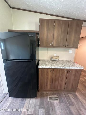 106 N Center St, Irvington, KY 40146