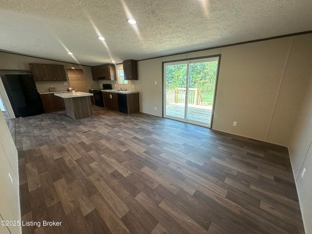 106 N Center St, Irvington, KY 40146