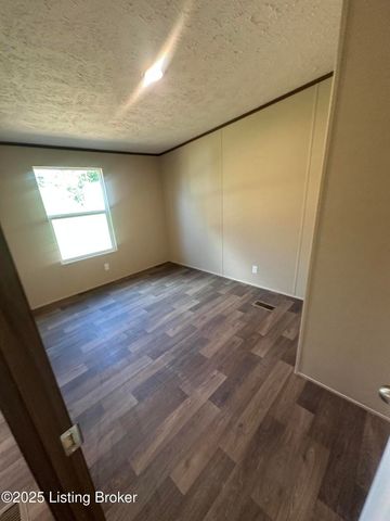 106 N Center St, Irvington, KY 40146