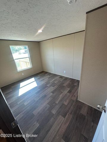 106 N Center St, Irvington, KY 40146