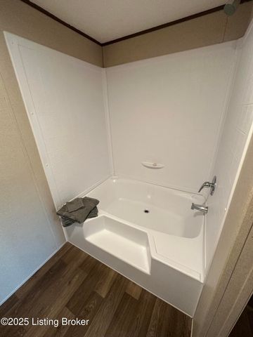 106 N Center St, Irvington, KY 40146