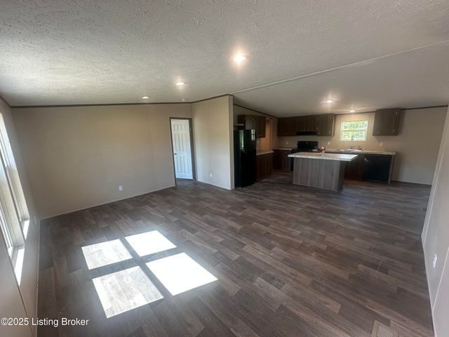 106 N Center St, Irvington, KY 40146