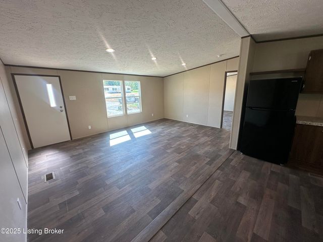 106 N Center St, Irvington, KY 40146