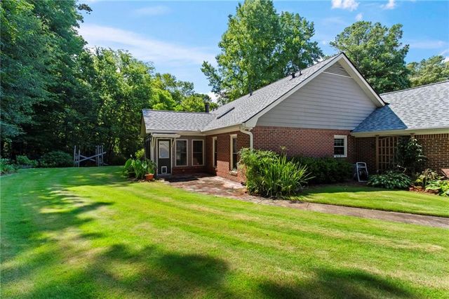 146 Lakeside Drive NW, Kennesaw, GA 30144