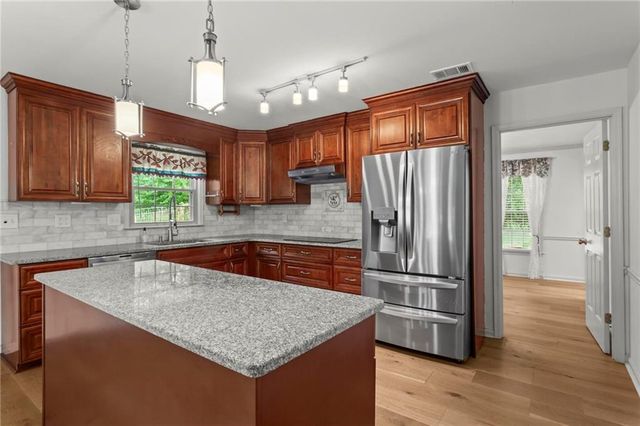 146 Lakeside Drive NW, Kennesaw, GA 30144