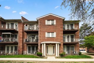 684 Quincy Bridge Lane 202, Glenview, IL 60025