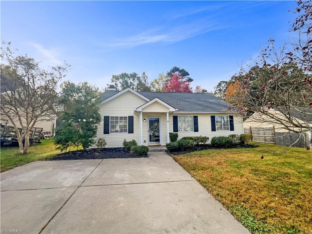 2454 Stratford Lake Road, Winston-salem, NC 27103