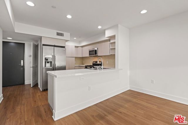 1539 Beloit 112, Los Angeles, CA 90025