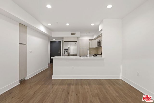 1539 Beloit 112, Los Angeles, CA 90025