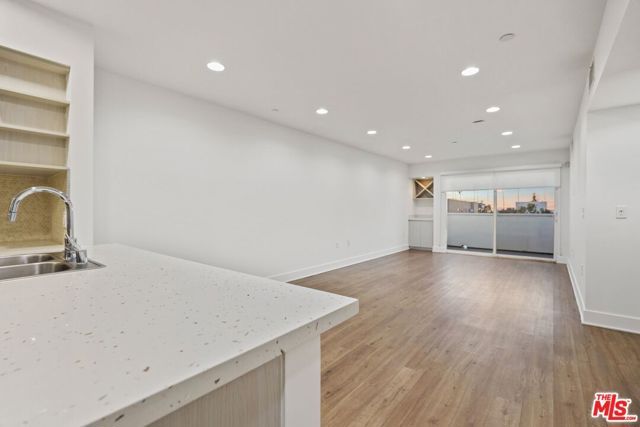 1539 Beloit 112, Los Angeles, CA 90025