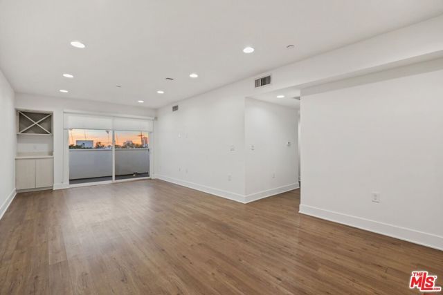 1539 Beloit 112, Los Angeles, CA 90025
