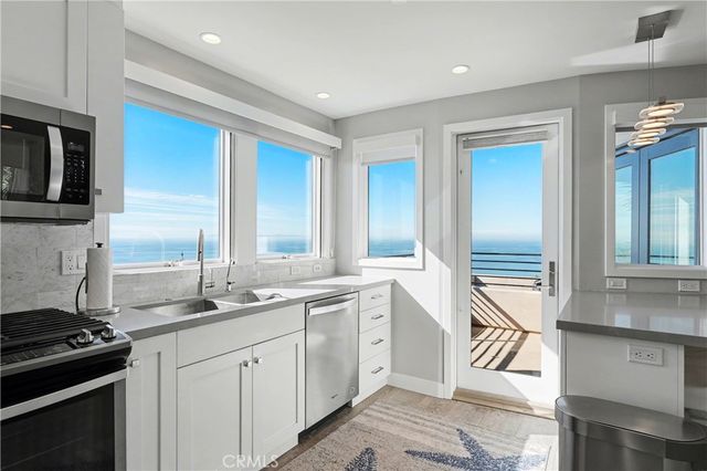 2590 Iris, Laguna Beach, CA 92651