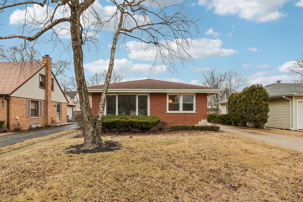 124 Harlem Avenue, Glenview, IL 60025