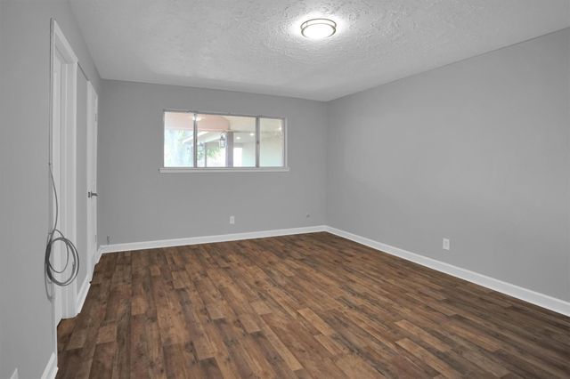 9611 Huntington Hill Drive, Houston, TX 77099