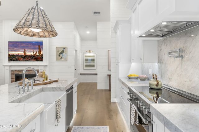 5507 E KINGS Avenue, Scottsdale, AZ 85254